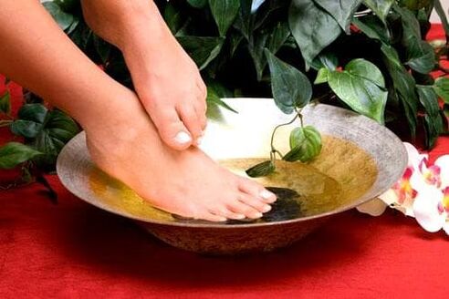 Before applying the antifungal agent, the toenails should be scalded. 