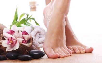 How and how to treat a fungus on your leg nails