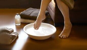 Traditional methods of treatment of fungus on toes